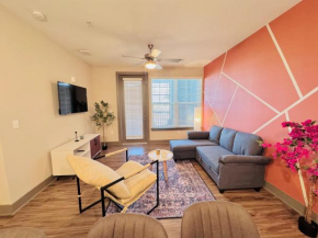 Full Apartment, King Bed, Pet-Friendly, 15 Min to Parks, Resort-Style Amenities